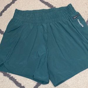 NEVER WORN PARAGON SHORTS SIZE M !!